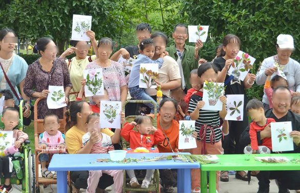 康復(fù)兒童社會(huì)融入活動(dòng)—植物貼畫